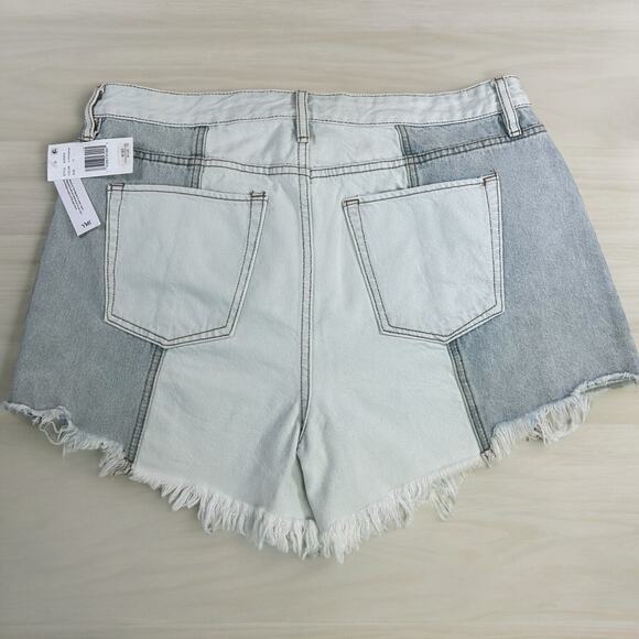 YMI Color Block Shorts Women Size 31  High Rise Two Tone Blue Frayed Hem Denim - Picture 7 of 11
